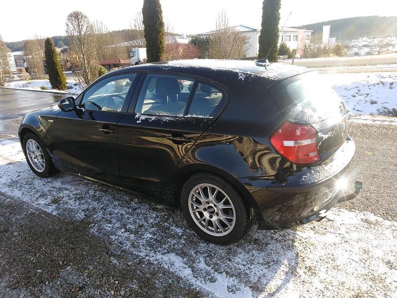 Gebraucht BMW 118 140 PS (102 kW) 2010 Schwarz Kleinwagen