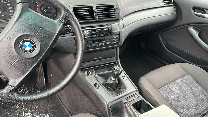 Gebraucht BMW 318 143 PS (105 kW) 2002 Blau Kombi