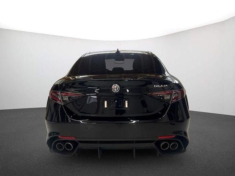 Gebraucht Alfa Romeo Giulia Quadrifoglio 519 PS (381 kW) 2024 Colore esterno (nero vulcano, metallic) Limousine