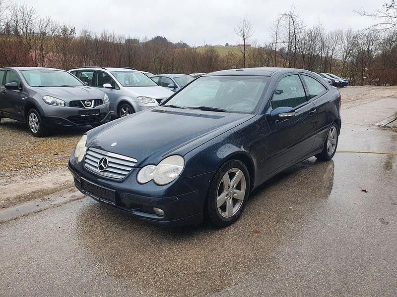 Second-hand Mercedes C200 163 CP (119 kW) 2003 Albastru Coupe