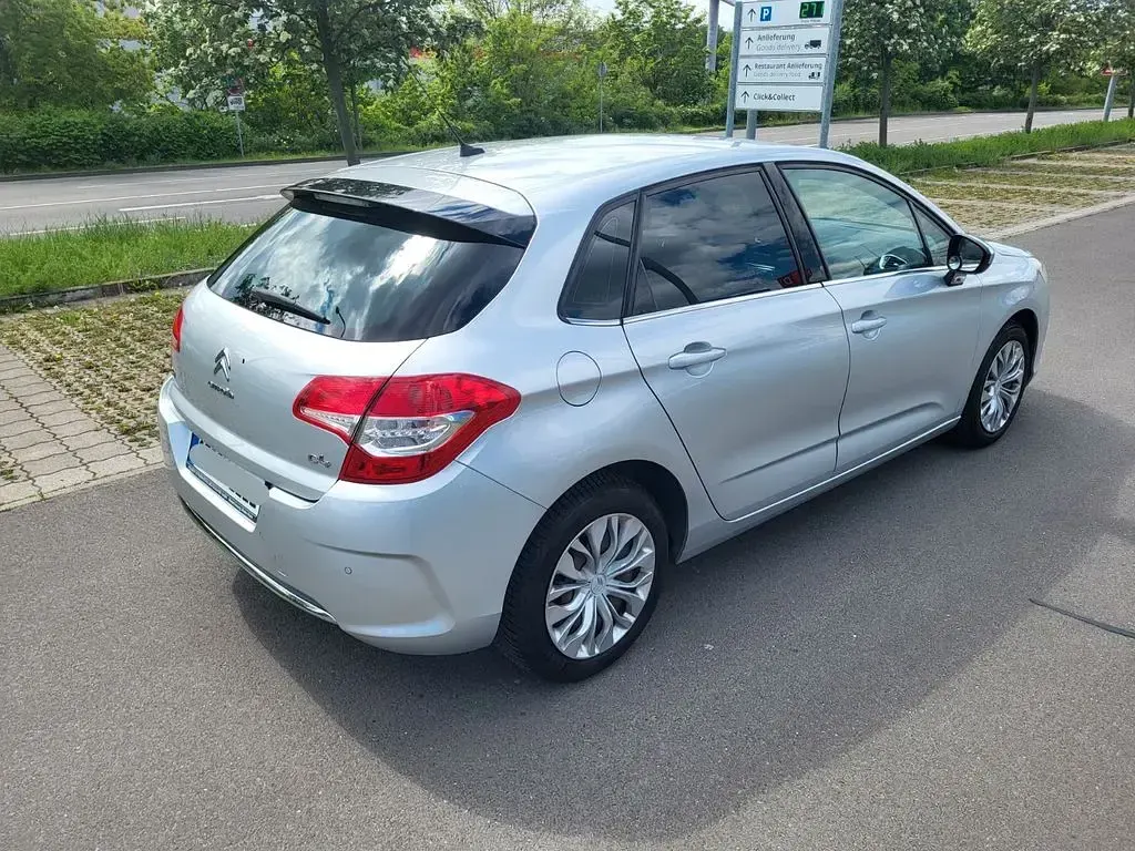 Gebraucht Citroën C4 SELECTION 114 PS (83 kW) 2013 Silber Limousine