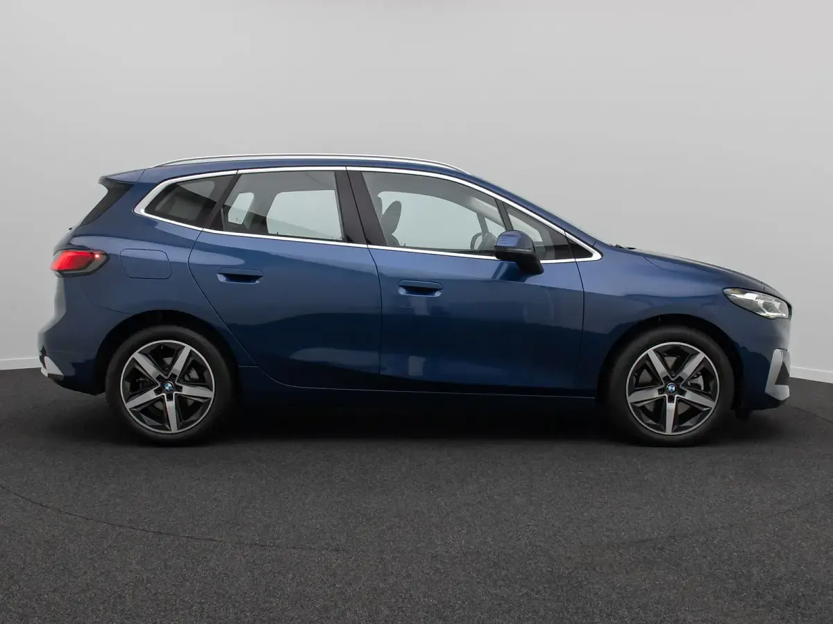 Gebraucht BMW 223 Active Tourer Luxury Line 218 PS (160 kW) 2022 Blau Van / Kleinbus