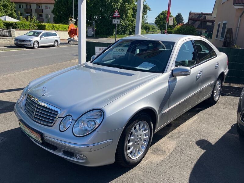Silber Gebraucht 2004 Mercedes E240 Limousine | 7.900 € (Teuer) - Bild 1/4