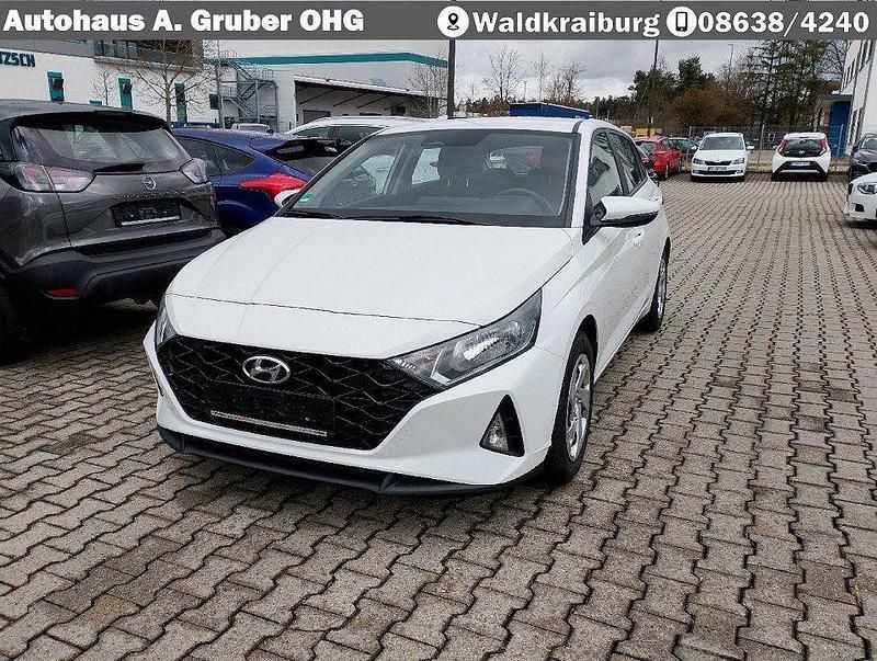 Gebraucht Hyundai i20 101 PS (74 kW) 2022 Polar white Kleinwagen