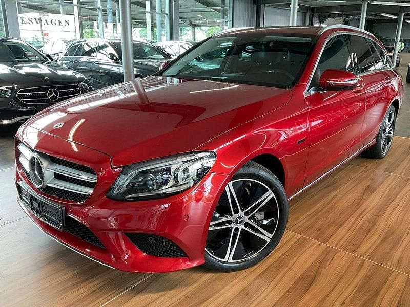 Rot Gebraucht 2020 Mercedes C300e Avantgarde Limousine | 25.499 € (Guter Preis) - Bild 1/4