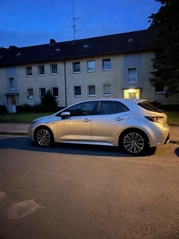 Gebraucht Toyota Corolla Club 184 PS (135 kW) 2019 Silber Limousine