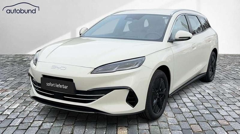 Gebraucht BYD Seal Boost 184 PS (135 kW) 2025 Beige / sandstone Kombi