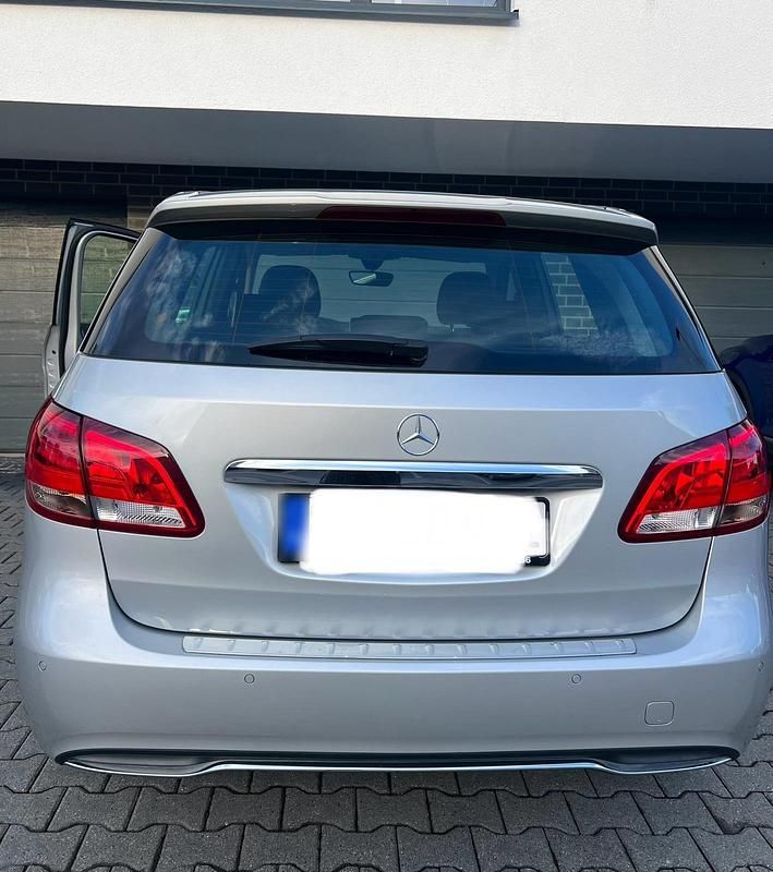 Gebraucht Mercedes 200 136 PS (100 kW) 2017 Silber Van / Kleinbus