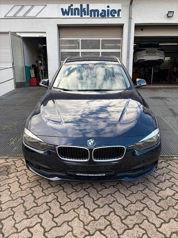 Blau Gebraucht 2016 BMW 318 Sport Line Kombi | 9.900 € (Fairer Preis) - Bild 1/4