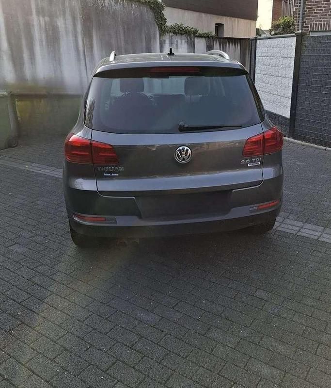 Gebraucht VW Tiguan LOUNGE 140 PS (102 kW) 2015 Grau SUV