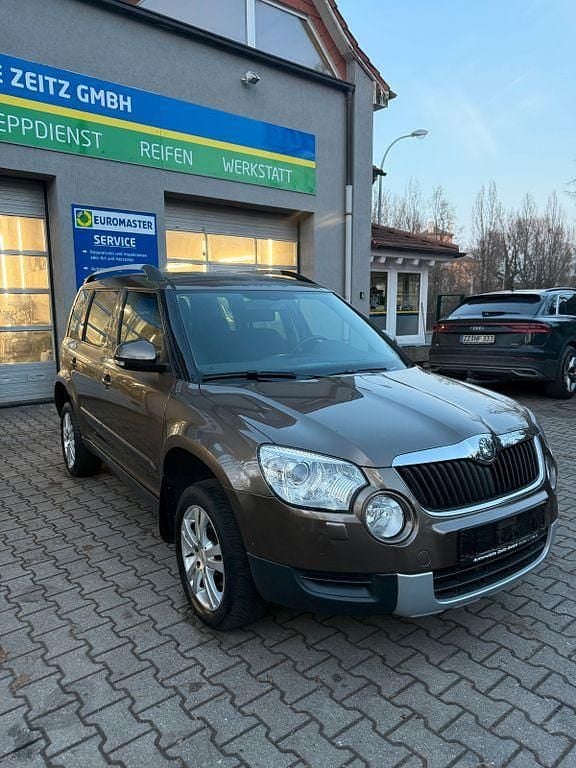 Braun Gebraucht 2010 Skoda Yeti Plus Edition SUV | 9.990 € (Teuer) - Bild 1/4