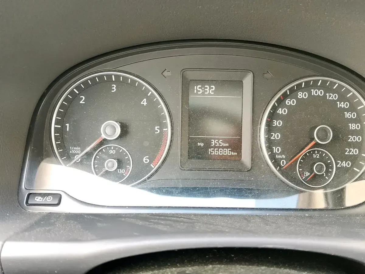Gebraucht VW Touran 105 PS (77 kW) 2013 Braun Van / Kleinbus