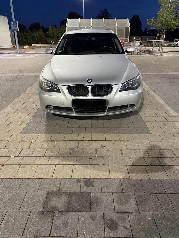 Gebraucht BMW 523 177 PS (130 kW) 2005 Silber Limousine