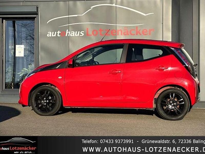 Gebraucht Toyota Aygo 69 PS (50 kW) 2016 Rot Kleinwagen