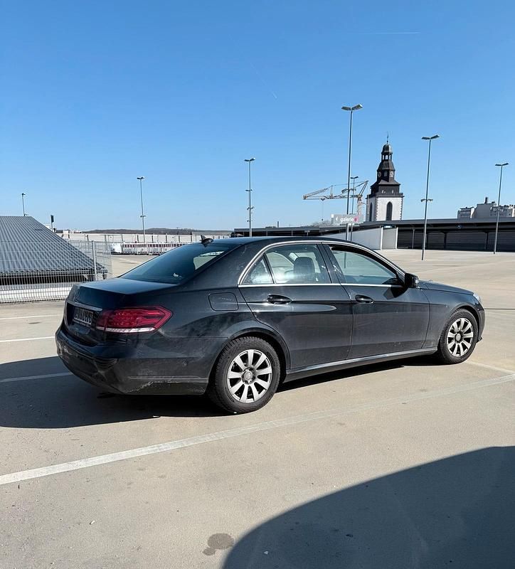 Gebraucht Mercedes E220 170 PS (125 kW) 2014 Schwarz Limousine