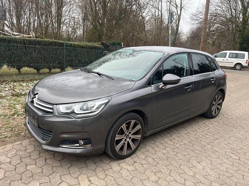 Grau Gebraucht 2016 Citroën C4 PureTech Limousine | 4.990 € (Superpreis) - Bild 1/4