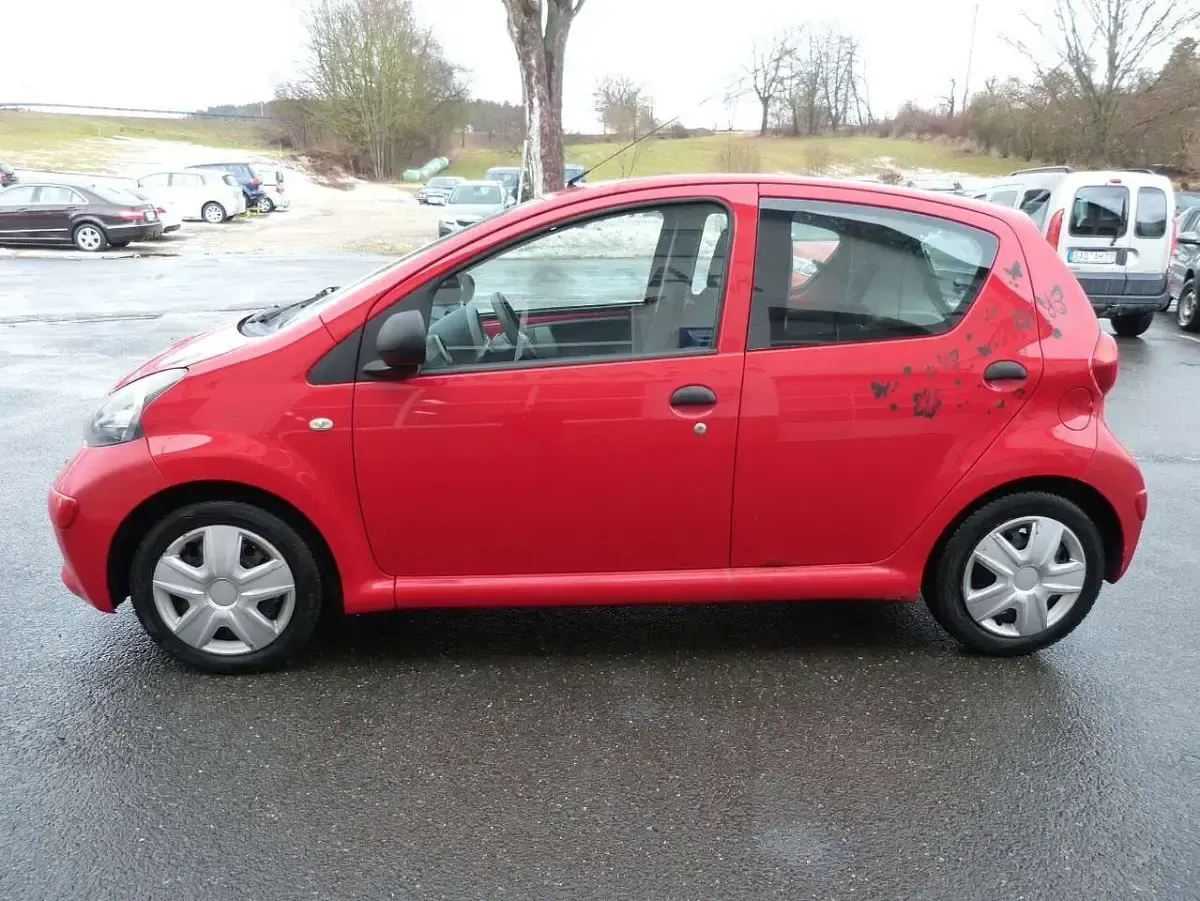 Gebraucht Toyota Aygo 68 PS (50 kW) 2008 Super red 5 Kleinwagen