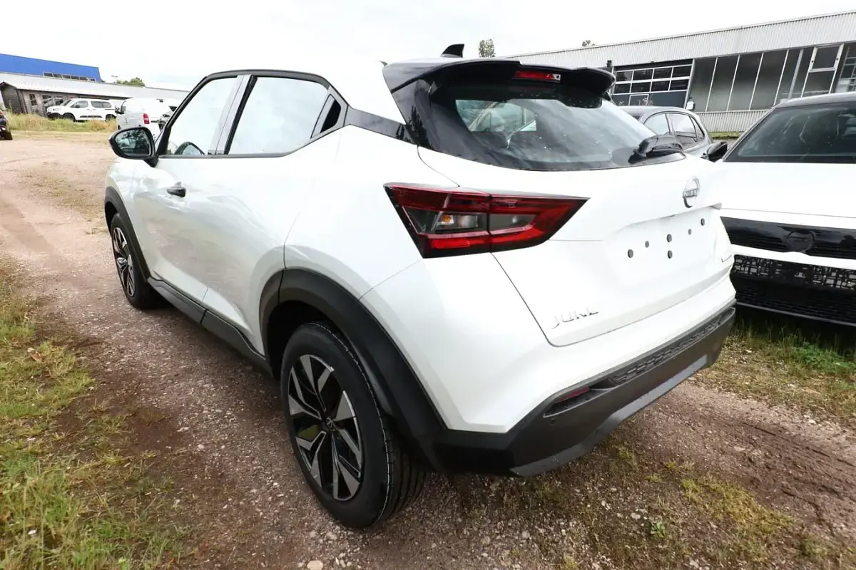 Neu Nissan Juke Acenta 143 PS (105 kW) 2025 Pearl white metallic SUV