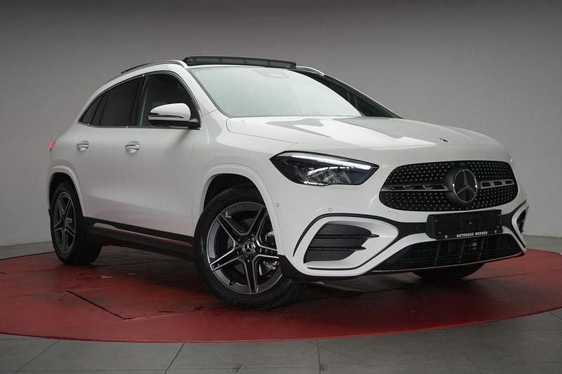 Weiß Gebraucht 2025 Mercedes GLA200 AMG SUV | 38.990 € (Guter Preis) - Bild 1/4