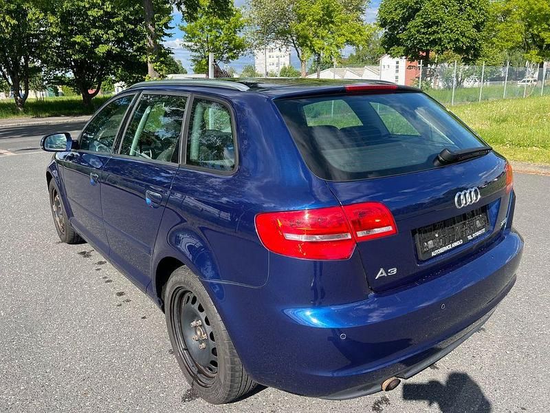 Gebraucht Audi A3 Attraction 105 PS (77 kW) 2010 Blau Limousine