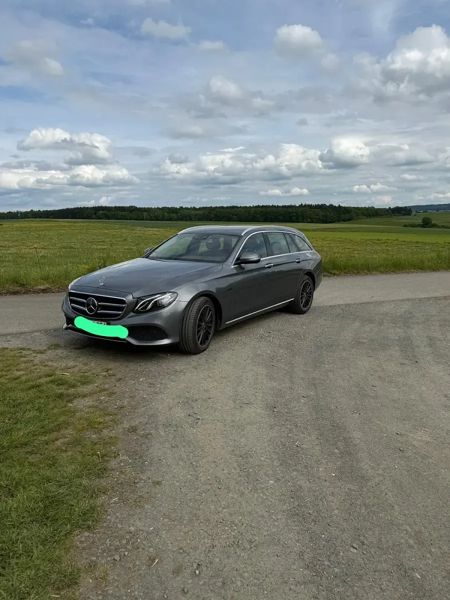 Gebraucht Mercedes E300 194 PS (142 kW) 2019 Grau Kombi