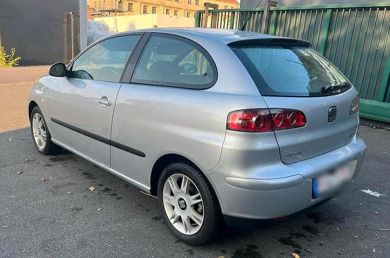 Silber Gebraucht 2004 Seat Ibiza Kleinwagen | 1.799 € (Fairer Preis) - Bild 1/4