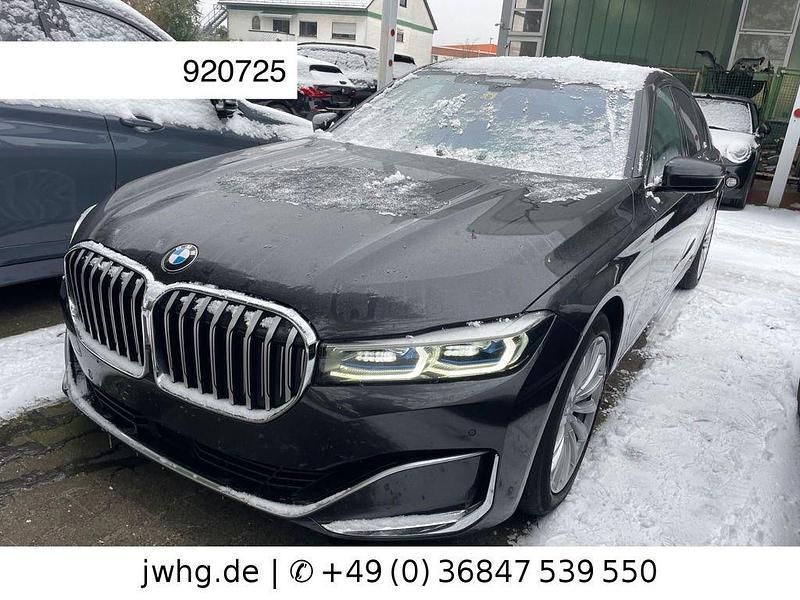 Sophistograu (metallic) Gebraucht 2021 BMW 740 Limousine | 44.450 € (Superpreis) - Bild 1/4