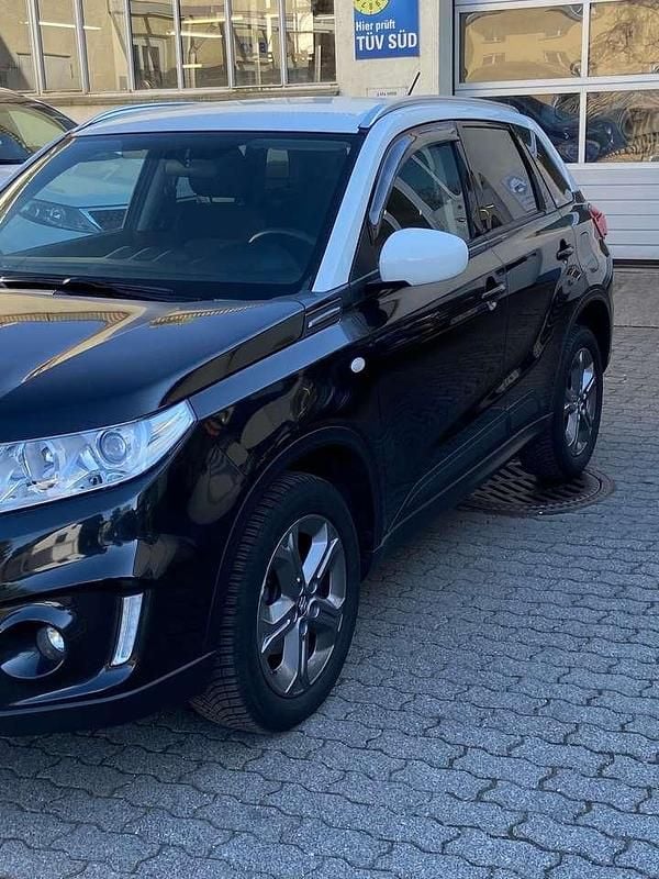 Gebraucht Suzuki Vitara Comfort 120 PS (88 kW) 2016 Dach weiß uni SUV