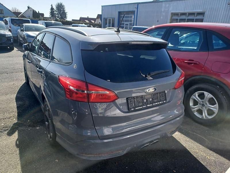 Gebraucht Ford Focus Sport 250 PS (183 kW) 2018 Grau Kombi