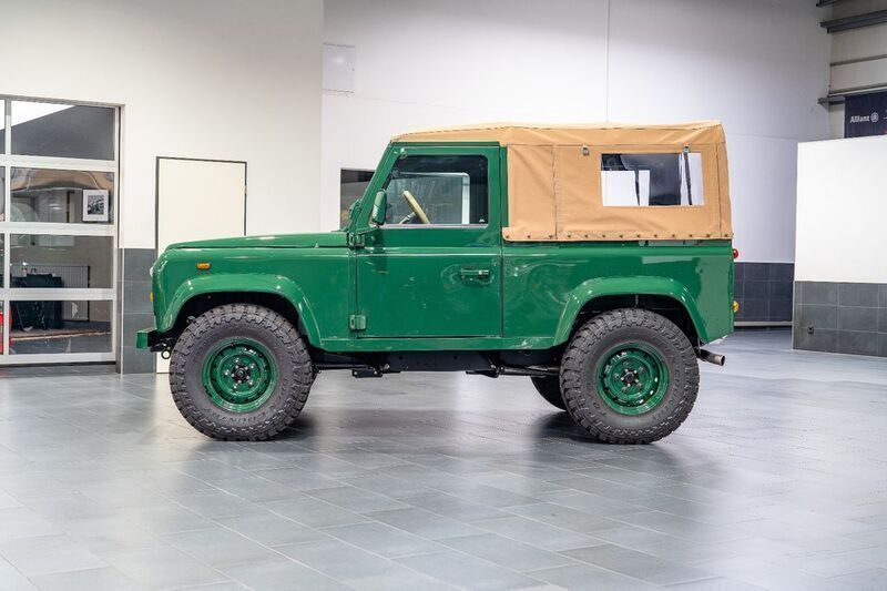 Gebraucht Land Rover Defender 122 PS (89 kW) 2003 Grün SUV