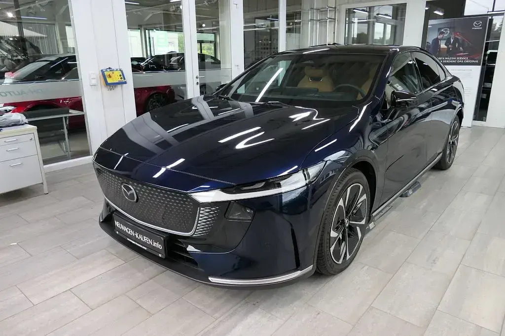 Neu Mazda 6e Takumi-Line 189 kW (258 PS) 2025 Blau Limousine