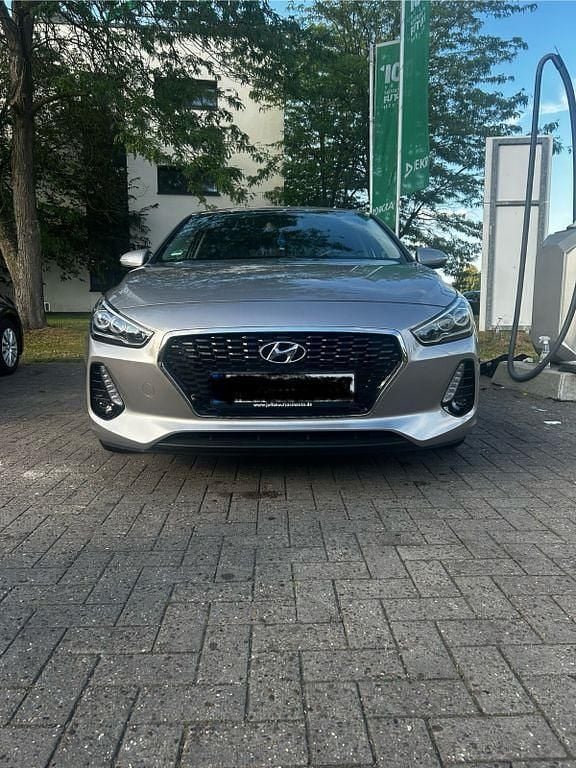 Beige Gebraucht 2017 Hyundai i30 Premium Limousine | 12.900 € (Guter Preis) - Bild 1/4