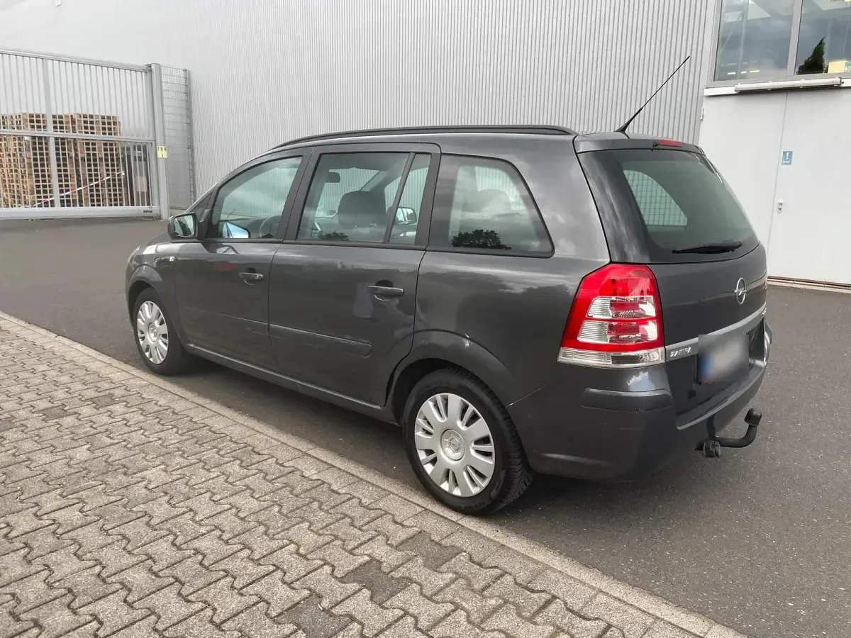 Gebraucht Opel Zafira 110 PS (80 kW) 2012 Van / Kleinbus