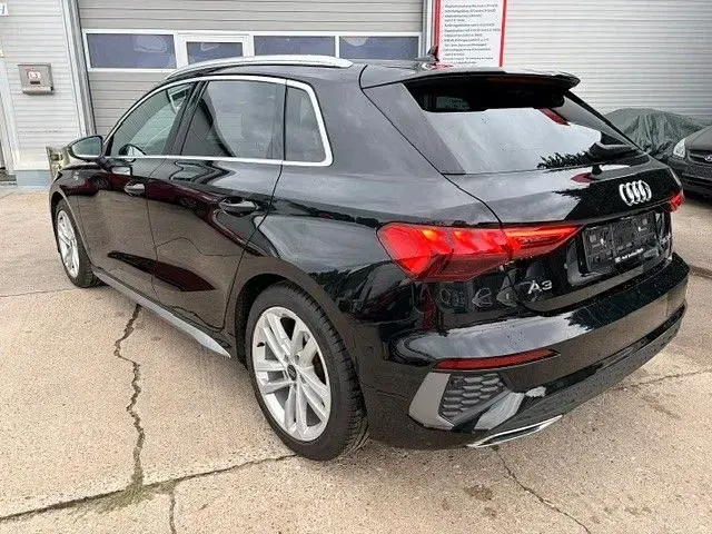 Gebraucht Audi A3 Sportback e-tron S-Line 150 PS (110 kW) 2024 Schwarz Kleinwagen