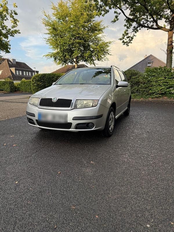 Grau Gebraucht 2006 Skoda Fabia Kombi | 600 € (Guter Preis) - Bild 1/4