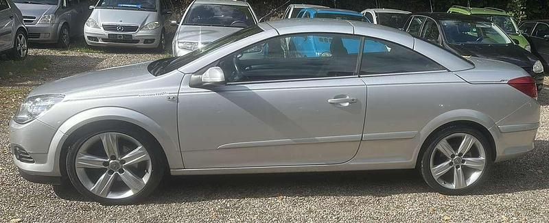 Gebraucht Opel Astra Cabriolet 140 PS (102 kW) 2009 Silber Cabrio