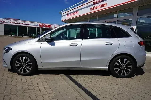 Gebraucht Mercedes B250e Style 218 PS (160 kW) 2022 Silber Van / Kleinbus