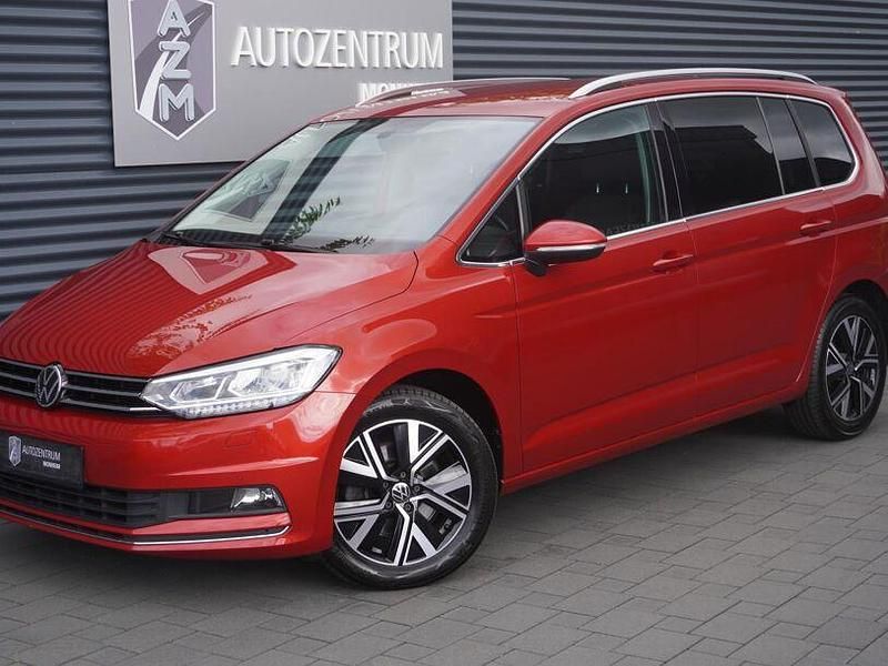 Sonderlackierung kings red metallic Gebraucht 2021 VW Touran Highline Van / Kleinbus | 25.990 € (Fairer Preis) - Bild 1/4