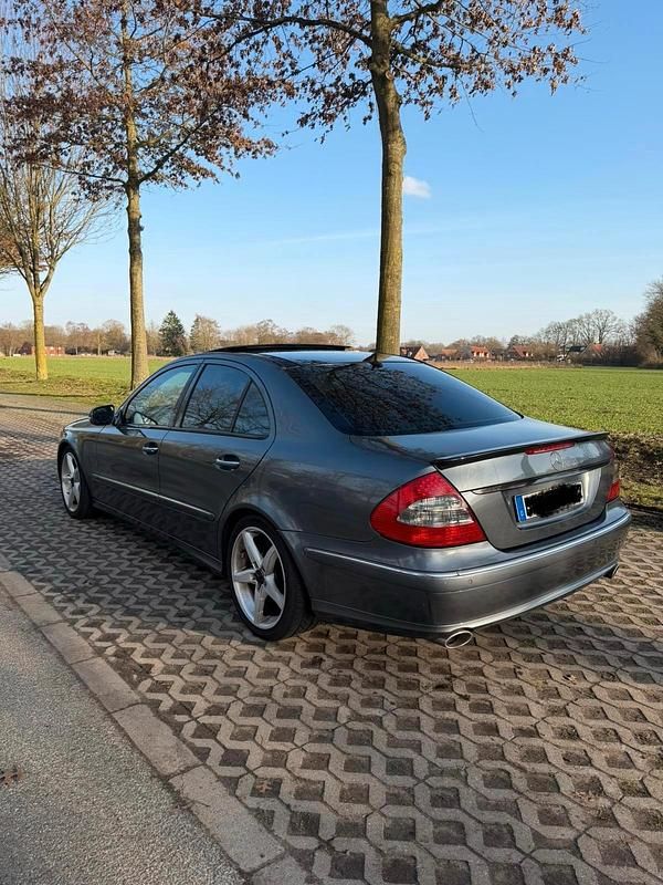 Gebraucht Mercedes E320 224 PS (164 kW) 2007 Grau Limousine