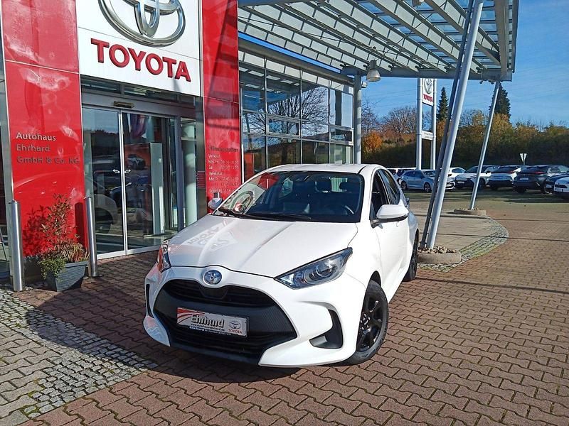 Weiß Gebraucht 2021 Toyota Yaris Comfort Kleinwagen | 13.490 € (Fairer Preis) - Bild 1/4