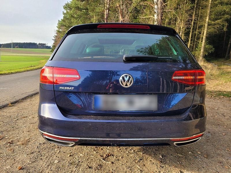 Gebraucht VW Passat Highline 239 PS (175 kW) 2017 Blau Kombi