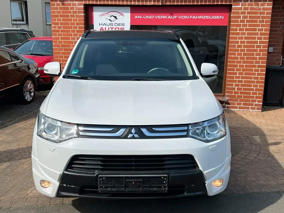 Gebraucht Mitsubishi Outlander Intense 150 PS (110 kW) 2015 Weiß SUV