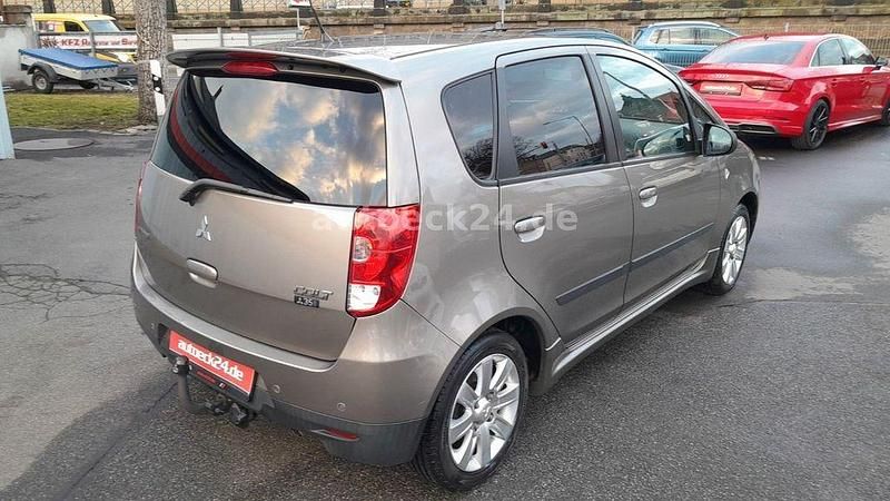 Gebraucht Mitsubishi Colt Motion 95 PS (69 kW) 2012 Braun Kleinwagen