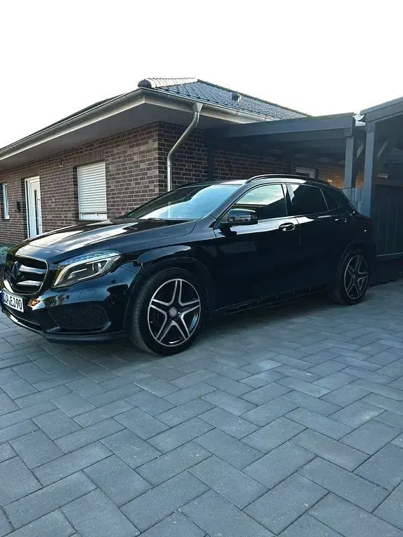 Gebraucht Mercedes GLA200 AMG 136 PS (100 kW) 2014 Schwarz SUV