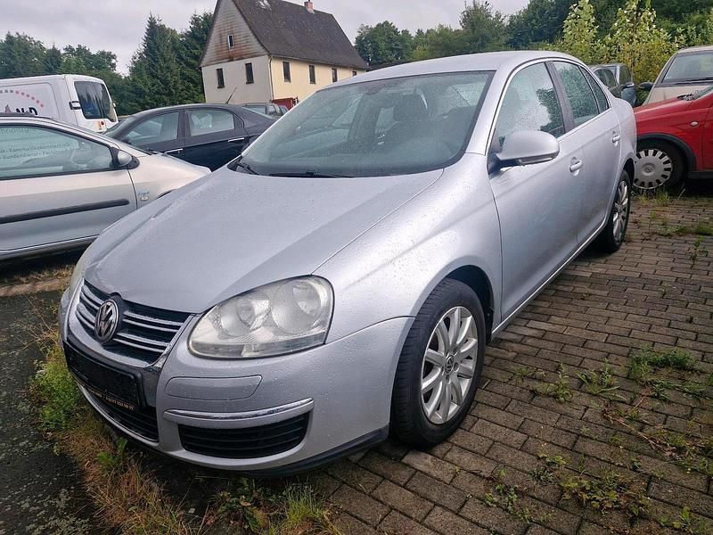Silber Gebraucht 2007 VW Jetta Limousine | 2.300 € (Superpreis) - Bild 1/4
