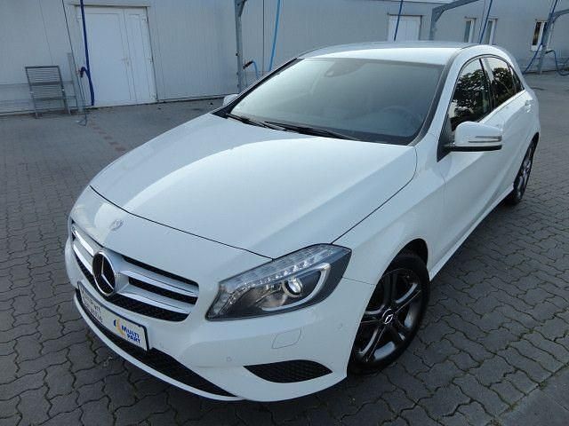 Weiß Gebraucht 2013 Mercedes A200 Limousine | 13.500 € (Fairer Preis) - Bild 1/4