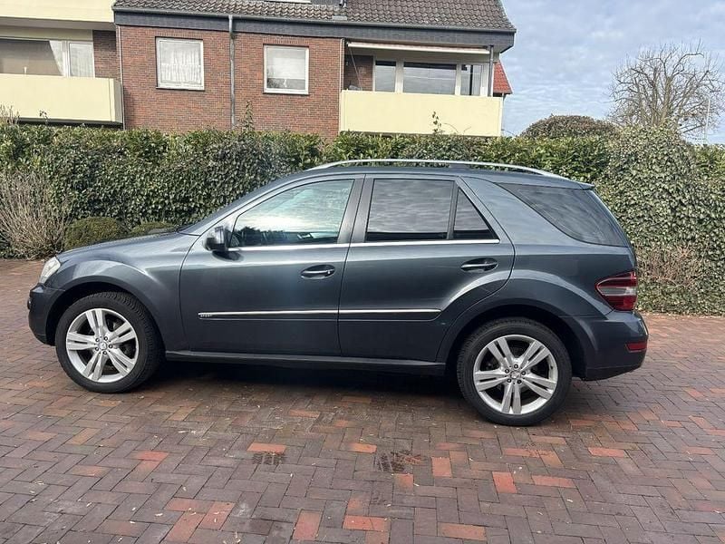 Gebraucht Mercedes ML350 231 PS (169 kW) 2010 Grau SUV