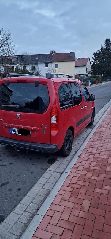 Gebraucht Peugeot TePee 112 PS (82 kW) 2011 Rot Kombi