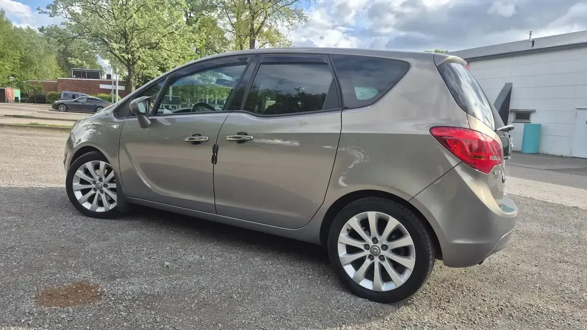 Gebraucht Opel Meriva 105 PS (77 kW) 2010 Braun Van / Kleinbus