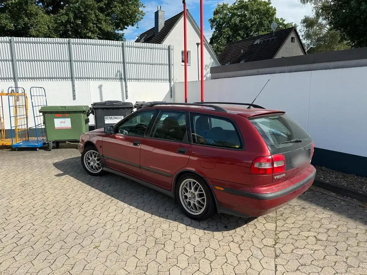 Gebraucht Volvo V40 122 PS (89 kW) 2000 Rot Kombi
